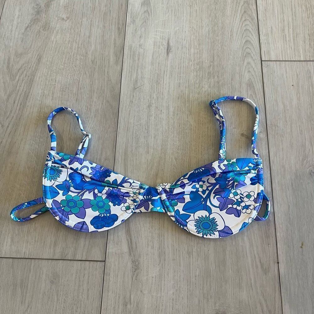 Frankie's Bikinis - Blue and Purple Flower Underwire Top - Size Medium